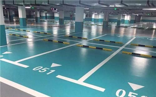 共和共和环氧地坪中涂：构筑坚固地面的关键环节